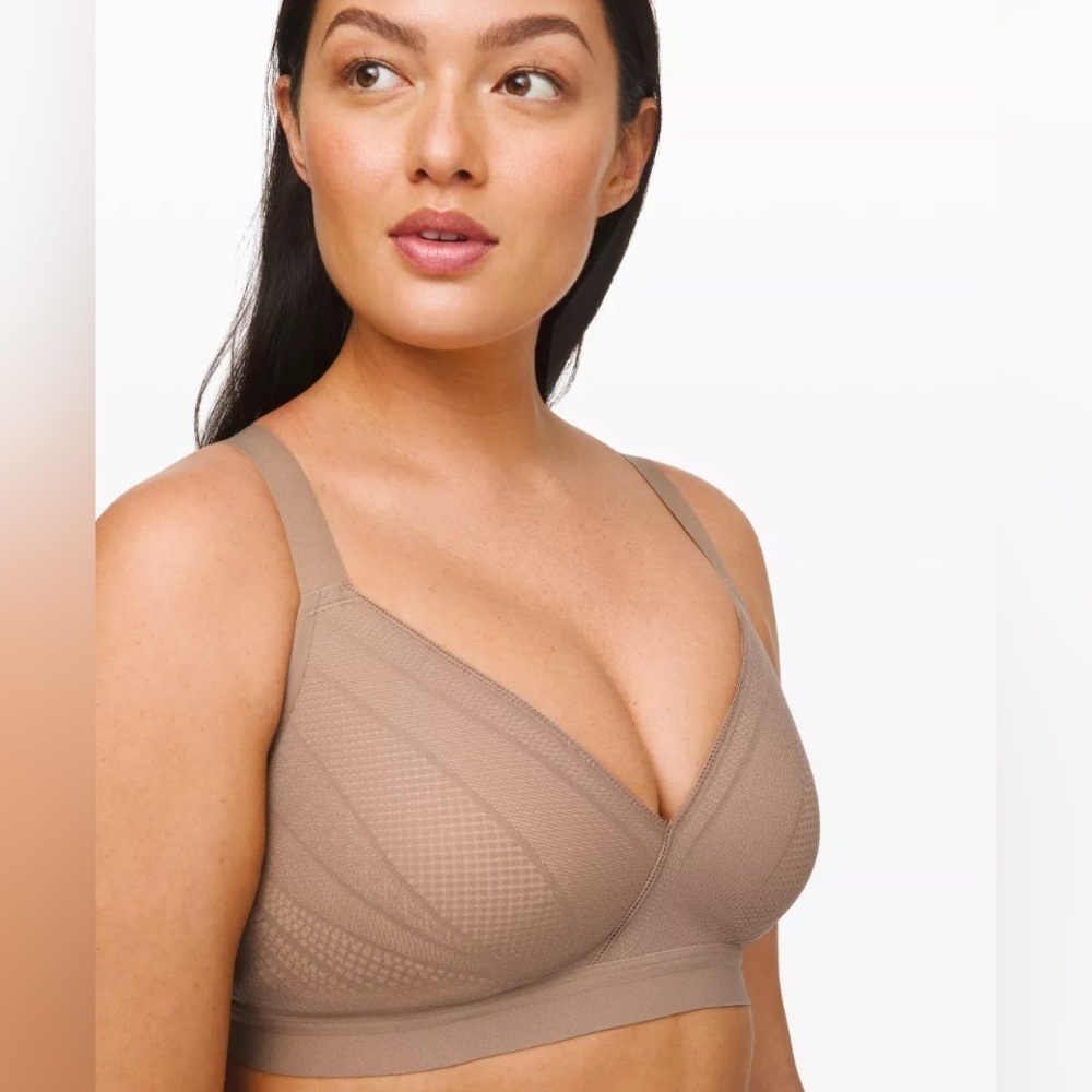 LULULEMON Awake to Lace Bra. NWT Size 32D